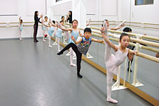 �y���ۃW���[�i���z��ދL���ʐ^